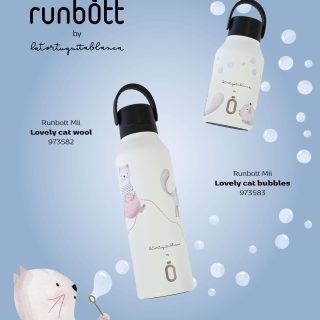Un poco de ternura en cada sorbo. ✨ ¿Se puede ser más adorable?
Presentamos la nueva colección Lovely Cat de Runbott, creada en colaboración con @latortuguitablanca. 🫧💧 Un universo de burbujas y ovillos de lana diseñado para acompañar los momentos más dulces del día.
Ya sea con el diseño Lovely Cat Wool 🧶 o el Lovely Cat Bubbles 🫧, estas botellas son mucho más que un accesorio: son el compañero perfecto que mantiene sus bebidas a la temperatura ideal mientras les saca una sonrisa.
¿Qué modelo te hace ronronear de amor?
🐱 Lovely Cat Wool: Para los que aman los juegos con lana.
🫧 Lovely Cat Bubbles: Para los que prefieren soñar entre pompas de jabón.
¡No elijas solo una! Haz que la hidratación sea el momento más tierno del día. 🐾🤍
👉 Consíguelas ahora en nuestra web o pinchando en el link de la biografía. ¡Corre, que vuelan! 🛍️✨
https://akeitasoul.com/categoria-producto/artist-club/la-tortuguita-blanca/
#Runbott #LaTortuguitaBlanca #LovelyCat #TernuraEnCadaSorbo #BotellasInfantiles #GatitosLovers #HidrataciónConEstilo #RegalosCachis #VueltaAlCole #EcoFriendlyKids #akeitasoul