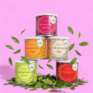 🌱 ¡La Revolución Veggie ha llegado a tu taza! 🍵✨
¿Buscas el equilibrio perfecto entre sabor, cremosidad y respeto por el planeta? ¡Lo hemos conseguido! 🌿 Presentamos nuestra NUEVA línea Chai Veggie, una experiencia 100% vegetal que no sacrifica ni un ápice de la intensidad que tanto te gusta de The Capsoul.

Dile adiós a la lactosa y a los ingredientes de origen animal, y prepárate para enamorarte de nuestras cinco variedades irresistibles:

✨ Spiced Chai: El clásico toque especiado que nunca falla.

🫚 Cúrcuma Chai: Energía dorada y bienestar en cada sorbo.

🍦 Vainilla Chai: Dulzura suave y reconfortante.

🍵 Matcha Chai: El equilibrio zen con un extra de antioxidantes.

🍰 Red Velvet Chai: Capricho puro con sabor a tarta en formato bebida.

¿Por qué te va a encantar (además de por su sabor)? 🧐👇

Fórmula Ultra-Concentrada: Al ser más intenso, necesitas menos cantidad por taza. ¡Eso significa que cada bote rinde muchísimo más de lo que imaginas! ✨💰

Versatilidad: Es el compañero ideal para tu bebida vegetal favorita (avena, soja, almendra... ¡tú eliges!).

Conciencia: Disfruta de un momento para ti sabiendo que es un producto 100% veggie y sin lactosa.

Sabor auténtico. Fórmula ética. Más tazas, más disfrute. 😋🔥

🚀 ¡No esperes más para probar el nuevo Chai del que todo el mundo habla! Consigue tu favorito (o llévatelos todos) haciendo clic en el enlace de nuestra biografía o visitando nuestra tienda online. 🛍️💨

https://akeitasoul.com/categoria-producto/chai-veggie/

#thecapsoul #chaiveggie #plantbased #momentochai #saboryconsciencia #veganlife #sinlactosa #chailover #novedad #bienestar #ritualesquecuidan #meriendaheathy #akeitasoul #veggie