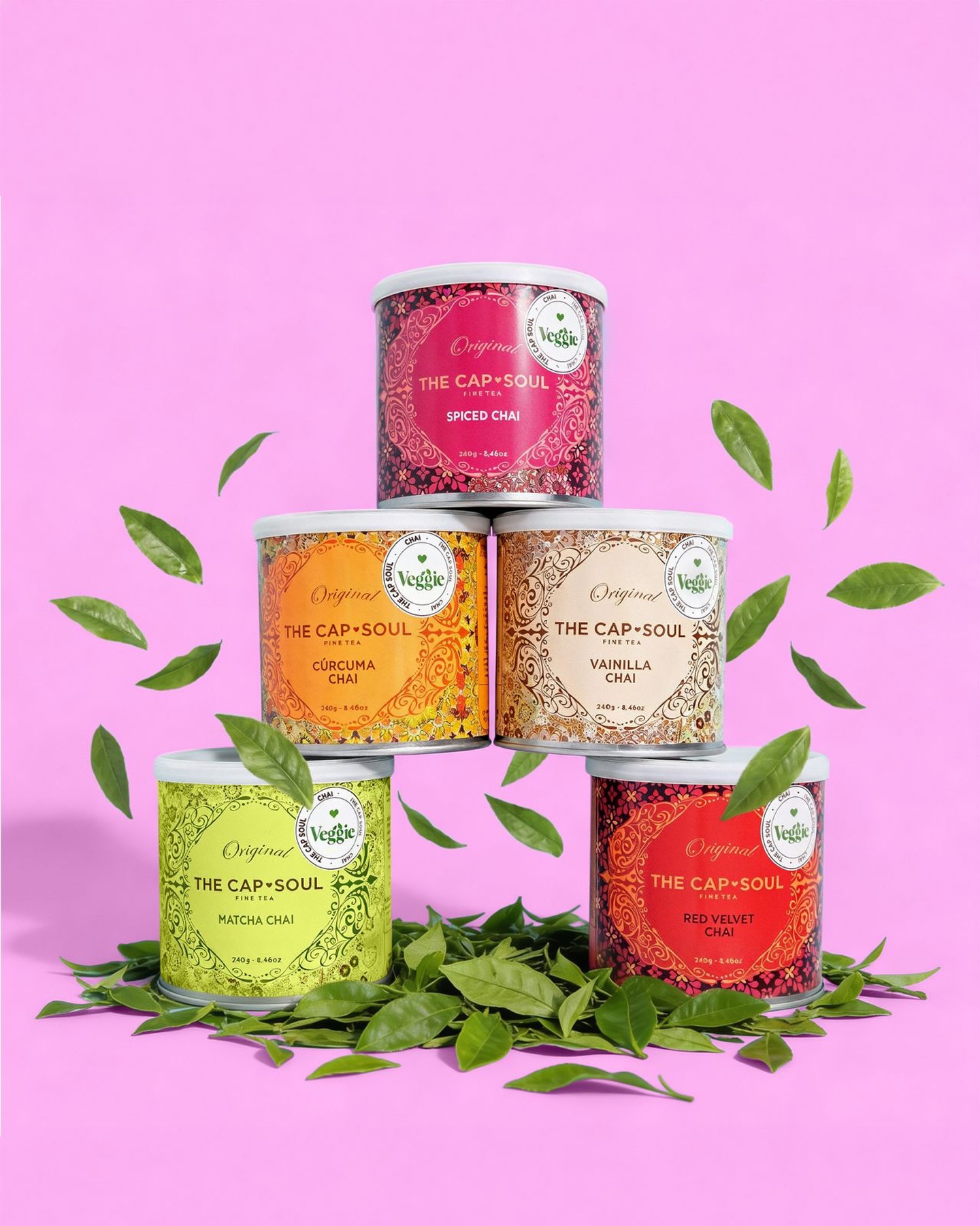 🌱 ¡La Revolución Veggie ha llegado a tu taza! 🍵✨
¿Buscas el equilibrio perfecto entre sabor, cremosidad y respeto por el planeta? ¡Lo hemos conseguido! 🌿 Presentamos nuestra NUEVA línea Chai Veggie, una experiencia 100% vegetal que no sacrifica ni un ápice de la intensidad que tanto te gusta de The Capsoul.

Dile adiós a la lactosa y a los ingredientes de origen animal, y prepárate para enamorarte de nuestras cinco variedades irresistibles:

✨ Spiced Chai: El clásico toque especiado que nunca falla.

🫚 Cúrcuma Chai: Energía dorada y bienestar en cada sorbo.

🍦 Vainilla Chai: Dulzura suave y reconfortante.

🍵 Matcha Chai: El equilibrio zen con un extra de antioxidantes.

🍰 Red Velvet Chai: Capricho puro con sabor a tarta en formato bebida.

¿Por qué te va a encantar (además de por su sabor)? 🧐👇

Fórmula Ultra-Concentrada: Al ser más intenso, necesitas menos cantidad por taza. ¡Eso significa que cada bote rinde muchísimo más de lo que imaginas! ✨💰

Versatilidad: Es el compañero ideal para tu bebida vegetal favorita (avena, soja, almendra... ¡tú eliges!).

Conciencia: Disfruta de un momento para ti sabiendo que es un producto 100% veggie y sin lactosa.

Sabor auténtico. Fórmula ética. Más tazas, más disfrute. 😋🔥

🚀 ¡No esperes más para probar el nuevo Chai del que todo el mundo habla! Consigue tu favorito (o llévatelos todos) haciendo clic en el enlace de nuestra biografía o visitando nuestra tienda online. 🛍️💨

https://akeitasoul.com/categoria-producto/chai-veggie/

#thecapsoul #chaiveggie #plantbased #momentochai #saboryconsciencia #veganlife #sinlactosa #chailover #novedad #bienestar #ritualesquecuidan #meriendaheathy #akeitasoul #veggie