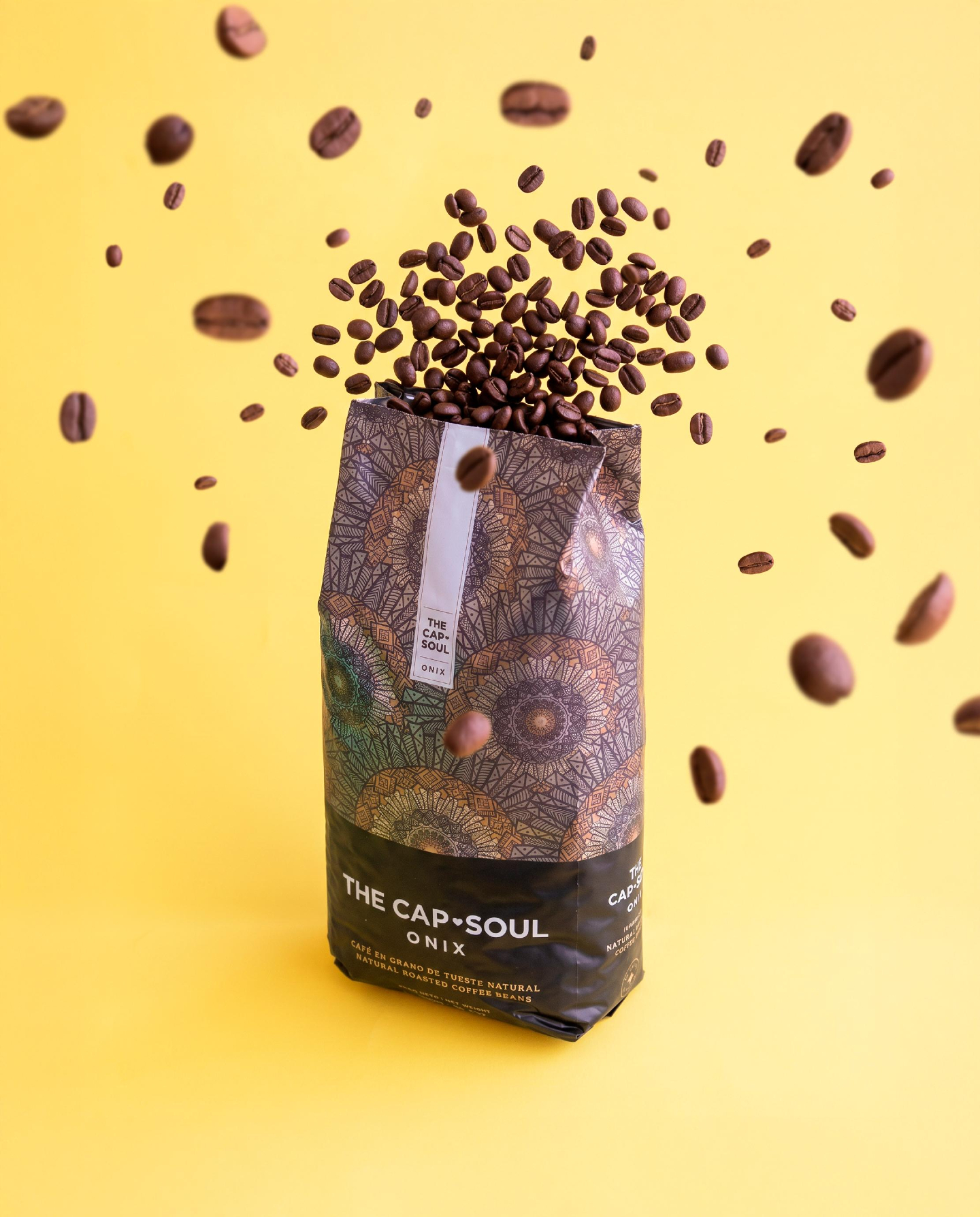 ☕ Hay cafés que te despiertan... y otros que te atrapan.
ONYX no es un café cualquiera; es de los que te atrapan desde el primer sorbo. Intenso, con carácter y con esa fuerza que llena por completo el momento.

En AkeitaSoul nos encanta por su equilibrio perfecto: una ligera acidez que se funde con un cuerpo profundo, dejando notas tostadas y amaderadas que perduran en el paladar.

Es el compañero ideal para esos instantes que no admiten distracciones. Sin prisas. Solo tú, el aroma del grano recién molido y el placer de disfrutar del sabor auténtico. 🤍

Porque a veces, no necesitas nada más. Solo un buen café... y un momento para ti.

¿Eres de los que buscan intensidad en cada taza? Descubre ONYX y eleva tu ritual diario. ✨👇

https://akeitasoul.com/categoria-producto/cafe-en-grano/

#AkeitaSoul #TheCapSoul #OnyxCoffee #CoffeeLovers #CafeEnGrano #MomentoCafe #RitualDiario #SaboresIntensos #CoffeeExperience #AkeitaMoments #TuesteNatural