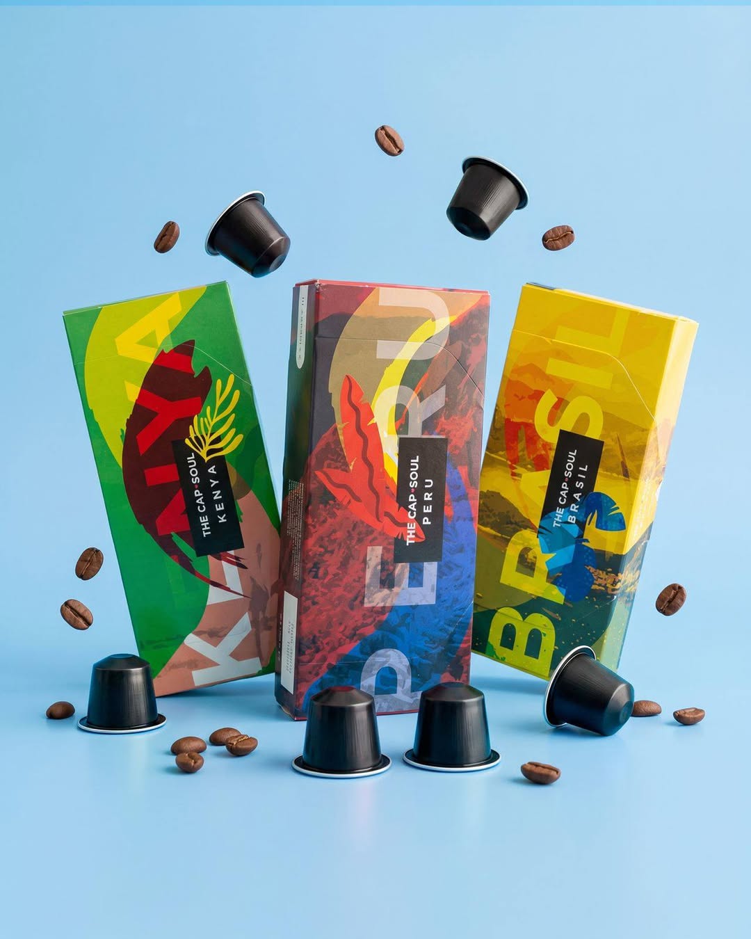 ¿También te pasa? No todos los cafés apetecen igual cada día... 🤔☕✨
Hay mañanas que gritan intensidad, otras que piden algo más suave, y momentos en los que simplemente te apetece descubrir un matiz nuevo. ¡Por eso este PACK Mix Orígenes es la mejor idea! 🤩📦 Te permite ir cambiando según el momento, sin quedarte siempre en lo mismo.
Olvídate de elegir solo un sabor. Con este pack, tú decides qué viaje sensorial emprendes en cada taza. Un pasaporte directo a los mejores cafetales sin salir de casa. 🌍✈️
👉 ¿Qué incluye este pack?
🇧🇷 Café Brasil — 4 cajas
🇰🇪 Café Kenya — 4 cajas
🇵🇪 Café Perú — 3 cajas
Tres orígenes, tres personalidades y una excusa perfecta para convertir cada café en un pequeño viaje. 🤎
👇 ¡Cuéntanos en comentarios! ¿Con qué origen te quedarías para empezar mañana? ¡Te leemos! 💬
#thecapsoul #momentocafe #capsulasnespresso #coffeelovers #cafedeorigen #AkeitaSoul #MomentoAkeita #CafeDeEspecialidad #TuMomentoCafe #AmantesDelCafe #CafeEnCapsulas #PackDeCafe #DesayunoSaludable