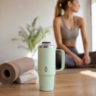 Diseño, comodidad y bienestar en una sola rutina. ✨🧘🏼‍♀️

Lleva Runbott contigo antes, durante y después de entrenar. Su gran capacidad y su cómodo asa la convierten en la aliada perfecta para mantener tu hidratación en cada estiramiento, clase de yoga o sesión intensa, conservando tu bebida fría de principio a fin. 💧🏼️

Haz que tu momento de autocuidado sea completo, cuidando de ti y del planeta en cada sorbo. 🌿

👇 ¿Cuál es tu rutina favorita para desconectar y recargar energía? ¡Te leemos en comentarios! 💬

#Runbott #RunbottLifestyle #AkeitaSoul #MomentoAkeita #YogaLife #RutinaSaludable #BienestarYSalud #DeporteYSalud #BotellaTermica #HidratacionConEstilo #EstiloDeVidaActivo