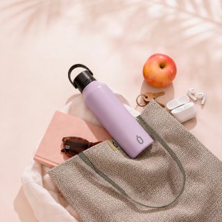 💜 Tu Runbott, tu ritmo, tu color.

Diseñada para acompañarte en esos pequeños momentos cotidianos que hacen tu día mucho más tuyo: una pausa necesaria, tu playlist favorita sonando de fondo y agua siempre a la temperatura perfecta. 🎧✨

En AkeitaSoul creemos que la sostenibilidad no está peleada con el diseño. Por eso, llevar tu hidratación contigo es también una forma de expresar tu estilo de vida. 🌿🌸

Cuidarte cada día nunca fue tan bonito ni tan fácil.

💜 Your Runbott, your pace, your colour.

Designed to accompany you in those small daily moments that make your day truly your own: a well-deserved break, your favourite playlist playing in the background, and water always kept at the perfect temperature. 🎧✨

Looking after yourself can also be a seamless part of your personal style. 🌿🌸

👉 Elige tu color favorito y renueva tus imprescindibles en nuestra tienda online. [Link en Bio] 🛒🛍️

#AkeitaSoul #Runbott #RunbottLifestyle #BotellaTermica #MiMomentoAkeita #EstiloDeVidaSostenible #AccesoriosConEstilo #HidratacionSaludable #CuidateConAkeita #EcoFriendlyLiving