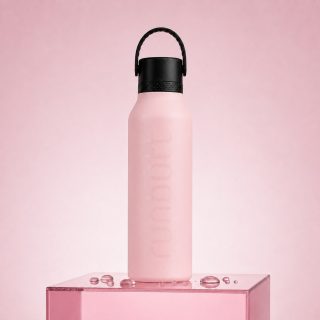 Runbott Iconic Bubblegum: hidratación con personalidad. 🩷✨

Un toque rosa pastel lleno de estilo para acompañarte durante todo el día, mantener tus bebidas a la temperatura perfecta y darle ese punto extra a tu rutina. 🌸💧

¿Eres del team Bubblegum? 🙋‍♀️🩷

.

Runbott Iconic Bubblegum: hydration with personality. 🩷✨

A stylish touch of pastel pink to keep you going all day long, maintaining your drinks at the perfect temperature while adding that extra vibe to your daily routine. 🌸💧

Are you on Team Bubblegum? 🙋‍♀️🩷

🛒🛍️ Link en la Bio

#AkeitaSoul #Runbott #RunbottIconic #Bubblegum #RunbottLifestyle #BotellaTermica #RosaPastel #EstiloDeVidaSostenible #HidratacionConEstilo #PinkVibes #AccesoriosConEstilo