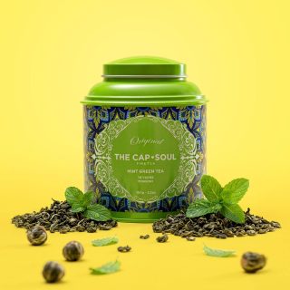 🌿 Si hay un té que apetece especialmente cuando buscas algo fresco y lleno de vitalidad, es el Té Verde Moruno. 💚

Su aroma intenso combinado con las notas frescas de la hierbabuena lo convierten en una opción súper refrescante, tonificante y diurética, ideal para cuidar tu cuerpo e incorporar a tu rutina diaria. 🍃✨

En los días calurosos, pruébalo bien frío con bastante hielo: una forma revitalizante y llena de sabor para mantenerte hidratado. 🧊☀️ Un clásico que nunca falla.

¿Cómo prefieres tomarlo tú, bien caliente o helado? Déjanos tu respuesta en comentarios 👇

.

🌿 If there’s one tea that hits the spot when you’re looking for something fresh and invigorating, it’s Mint Green Tea (Té Moruno). 💚

Its intense aroma blended with crisp mint notes makes it a super refreshing, tonifying, and natural option—perfect for your daily routine. 🍃✨

On warmer days, enjoy it iced with plenty of ice cubes: a delicious, hydrating twist on a classic recipe. 🧊☀️

Are you team hot tea or iced tea? Tell us in the comments! 👇

🛒🛍️ Link en la Bio

#AkeitaSoul #TheCapSoul #TeVerde #TeMoruno #MintGreenTea #Infusiones #TeFrio #IcedTea #MomentosDeTe #VidaSaludable #EstiloDeVidaSostenible