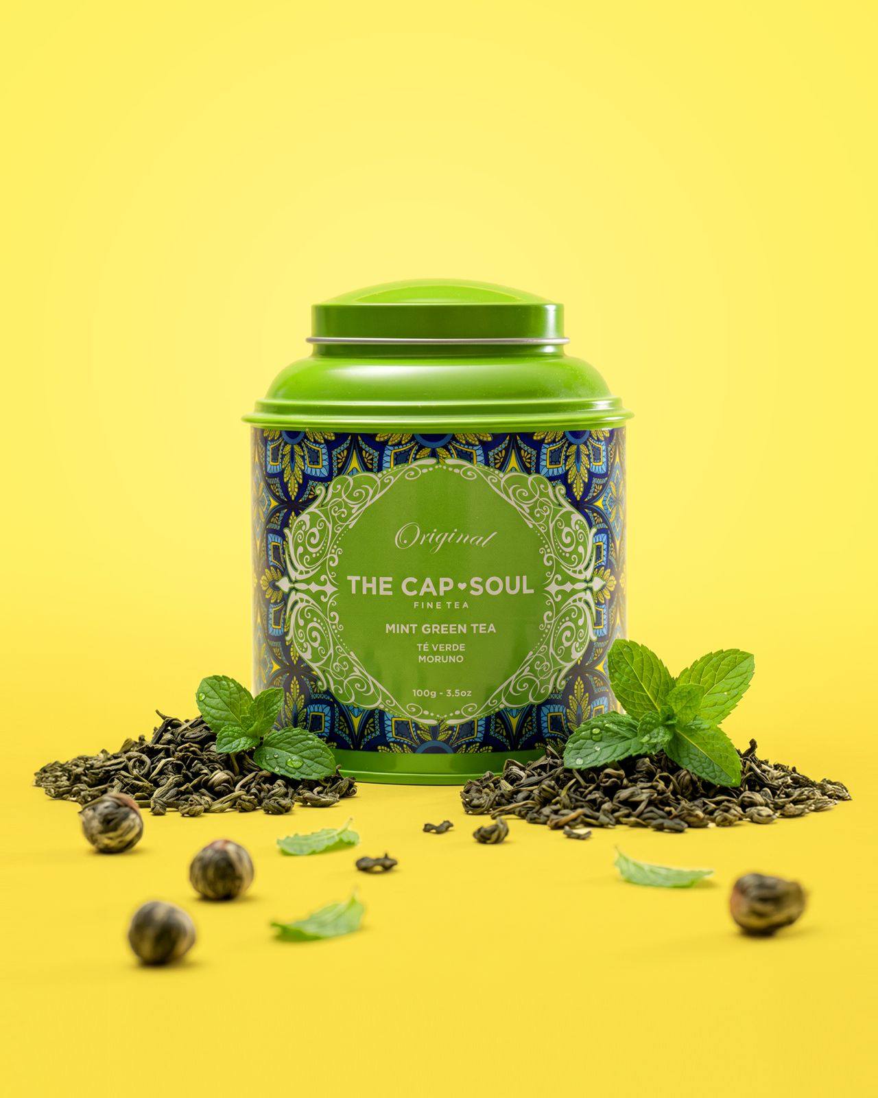 🌿 Si hay un té que apetece especialmente cuando buscas algo fresco y lleno de vitalidad, es el Té Verde Moruno. 💚

Su aroma intenso combinado con las notas frescas de la hierbabuena lo convierten en una opción súper refrescante, tonificante y diurética, ideal para cuidar tu cuerpo e incorporar a tu rutina diaria. 🍃✨

En los días calurosos, pruébalo bien frío con bastante hielo: una forma revitalizante y llena de sabor para mantenerte hidratado. 🧊☀️ Un clásico que nunca falla.

¿Cómo prefieres tomarlo tú, bien caliente o helado? Déjanos tu respuesta en comentarios 👇

.

🌿 If there’s one tea that hits the spot when you’re looking for something fresh and invigorating, it’s Mint Green Tea (Té Moruno). 💚

Its intense aroma blended with crisp mint notes makes it a super refreshing, tonifying, and natural option—perfect for your daily routine. 🍃✨

On warmer days, enjoy it iced with plenty of ice cubes: a delicious, hydrating twist on a classic recipe. 🧊☀️

Are you team hot tea or iced tea? Tell us in the comments! 👇

🛒🛍️ Link en la Bio

#AkeitaSoul #TheCapSoul #TeVerde #TeMoruno #MintGreenTea #Infusiones #TeFrio #IcedTea #MomentosDeTe #VidaSaludable #EstiloDeVidaSostenible